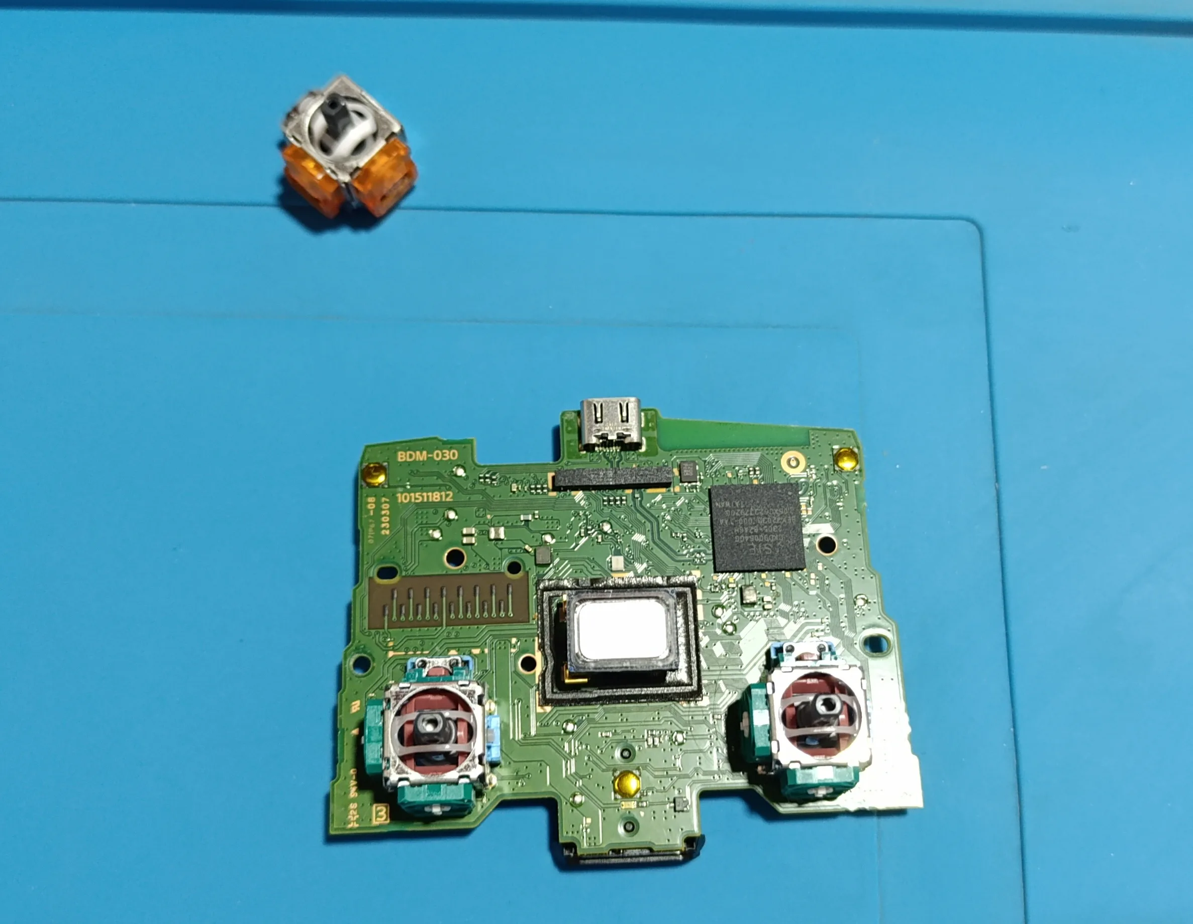 Joystick PS5 antes reparación